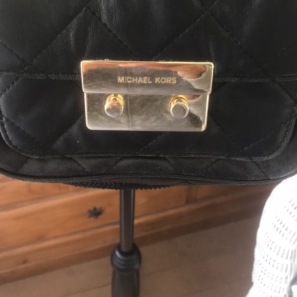 Michael Kors Crossbody In Black and Gold Quilted Nylon. - Picture 4 of 8